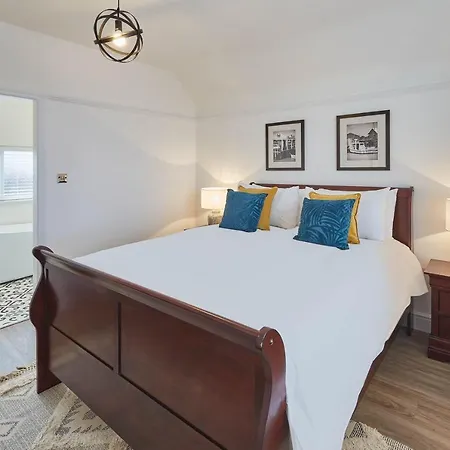 Host & - Solimar House *