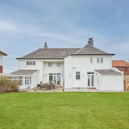 Host & - Solimar House Whitby