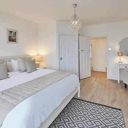 Host & - Solimar House * Whitby